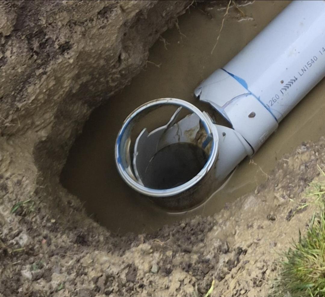 SOS Drain Cleaning clearing a blocked drain in Edithvale
